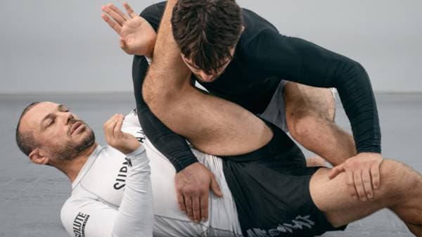 Under the Legs Retention