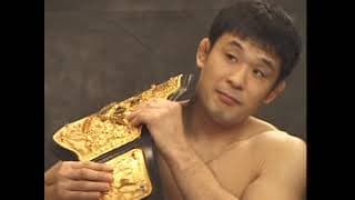 Mark Kerr rolls with  Kazushi Sakuraba