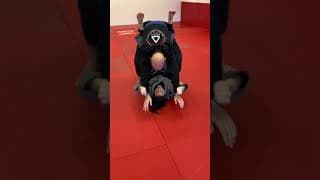 Closed Guard "Macarrao" sweep -BJJ simple sweep to mount by Deborah Gracie when opponent stands up
